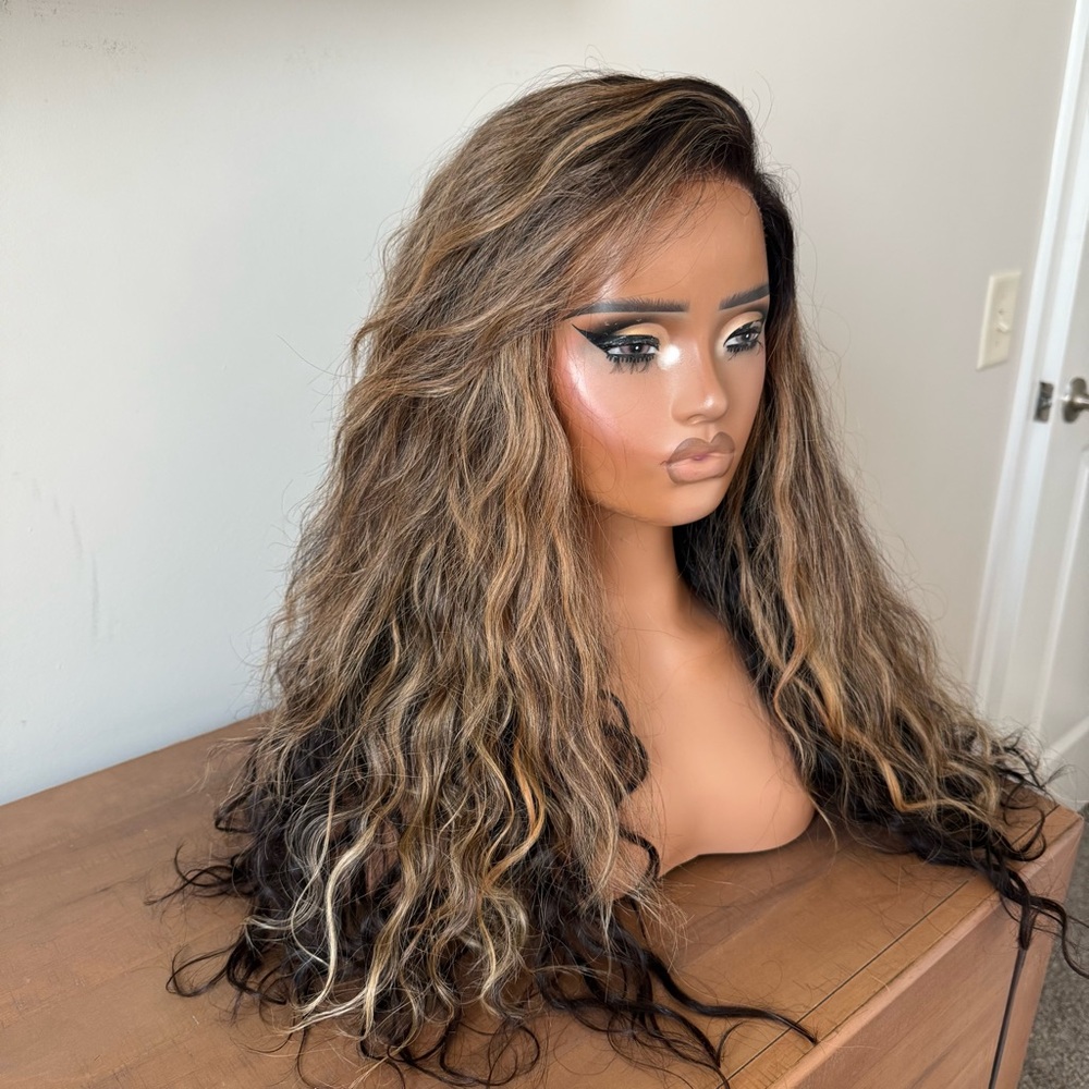 Dimensional Blonde Wig - 100% Raw
Human Hair | HD Lace - Picture 3 of 12